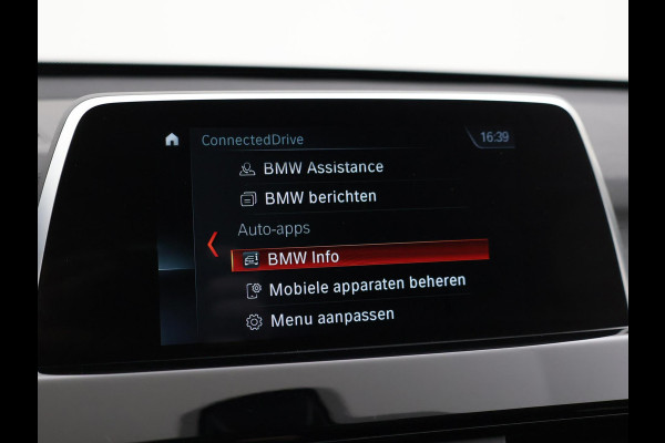 BMW X1 sDrive18i AUT. SPORTLINE + TREKHAAK | LED | SPORTSTOELEN | STOELVERWARMING | NAVIGATIE