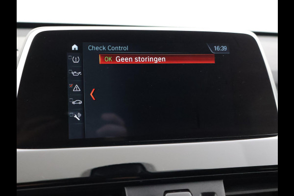 BMW X1 sDrive18i AUT. SPORTLINE + TREKHAAK | LED | SPORTSTOELEN | STOELVERWARMING | NAVIGATIE