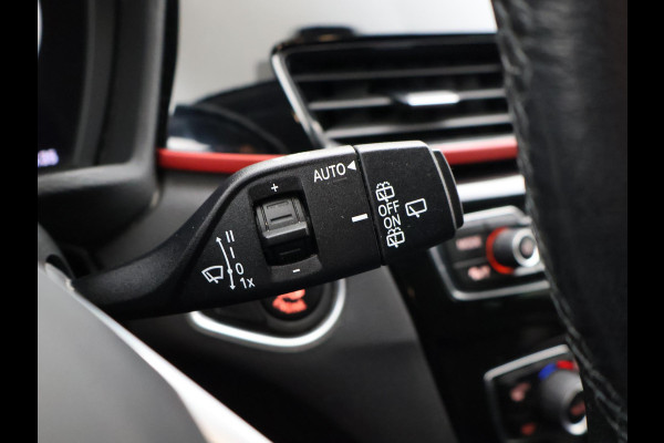 BMW X1 sDrive18i AUT. SPORTLINE + TREKHAAK | LED | SPORTSTOELEN | STOELVERWARMING | NAVIGATIE