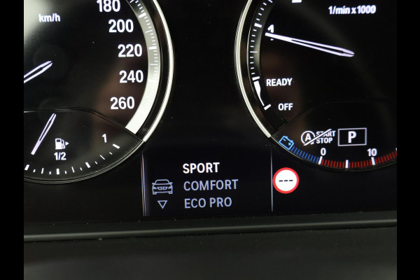 BMW X1 sDrive18i AUT. SPORTLINE + TREKHAAK | LED | SPORTSTOELEN | STOELVERWARMING | NAVIGATIE