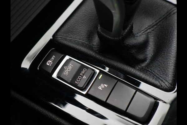 BMW X1 sDrive18i AUT. SPORTLINE + TREKHAAK | LED | SPORTSTOELEN | STOELVERWARMING | NAVIGATIE