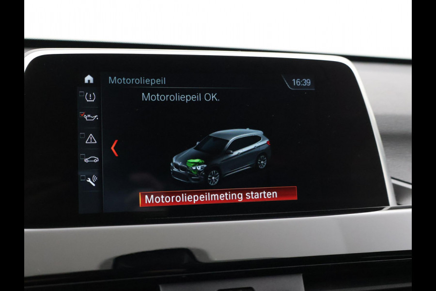 BMW X1 sDrive18i AUT. SPORTLINE + TREKHAAK | LED | SPORTSTOELEN | STOELVERWARMING | NAVIGATIE