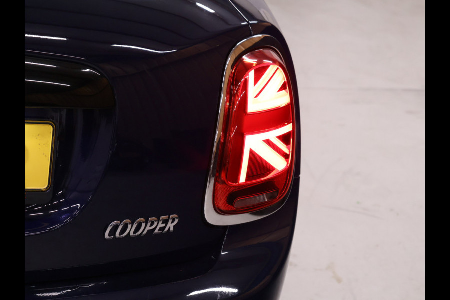 MINI Mini 1.5 Cooper 60 Years Edition [SCHUIFKANTELDAK, HARMAN/KARDON, APPLE CARPLAY, HEAD-UP, STOELVERWARMING, VOL LEDER, PDC V+A, CRUISE, CLIMATE, NIEUWSTAAT]