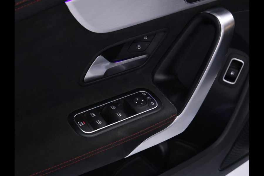 Mercedes-Benz CLA-Klasse Shooting Brake 250 e AMG Limited FULL OPTION [ADAPTIVE CRUISE, CAMERA, APPLE CARPLAY,  MEMORY SEATS, SCHUIFKANTELDAK, SFEERVERLICHTING, DIGITAL DASH, TREKHAAK, HALF LEDER, NAVIGATIE, NIEUWSTAAT]