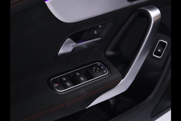 Mercedes-Benz CLA-Klasse Shooting Brake 250 e AMG Limited FULL OPTION [ADAPTIVE CRUISE, CAMERA, APPLE CARPLAY,  MEMORY SEATS, SCHUIFKANTELDAK, SFEERVERLICHTING, DIGITAL DASH, TREKHAAK, HALF LEDER, NAVIGATIE, NIEUWSTAAT]