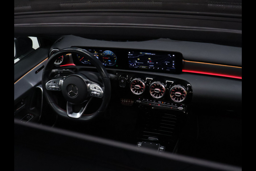 Mercedes-Benz A-Klasse 250 e Business Solution AMG Limited [SCHUIFKANTELDAK, APPLE CARPLAY, DIGITAL DASH, CAMERA, CRUISE, HALF LEDER, STOELVERWARMING, FLIPPERS, CLIMATE CONTROL, SFEERVERLICHTING, NAVIGATIE, NIEUWSTAAT]