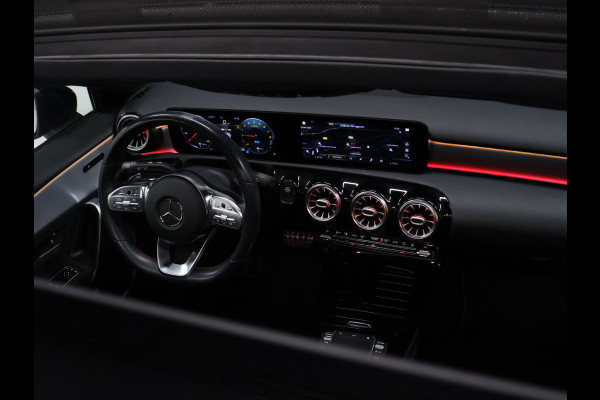 Mercedes-Benz A-Klasse 250 e Business Solution AMG Limited [SCHUIFKANTELDAK, APPLE CARPLAY, DIGITAL DASH, CAMERA, CRUISE, HALF LEDER, STOELVERWARMING, FLIPPERS, CLIMATE CONTROL, SFEERVERLICHTING, NAVIGATIE, NIEUWSTAAT]