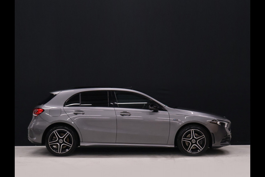 Mercedes-Benz A-Klasse 250 e Business Solution AMG Limited [SCHUIFKANTELDAK, APPLE CARPLAY, DIGITAL DASH, CAMERA, CRUISE, HALF LEDER, STOELVERWARMING, FLIPPERS, CLIMATE CONTROL, SFEERVERLICHTING, NAVIGATIE, NIEUWSTAAT]