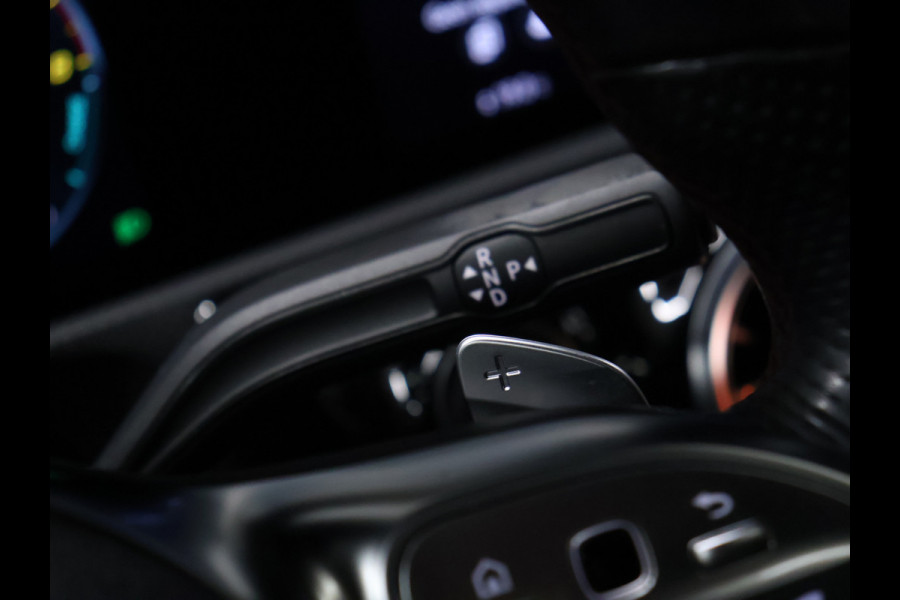 Mercedes-Benz A-Klasse 250 e Business Solution AMG Limited [SCHUIFKANTELDAK, APPLE CARPLAY, DIGITAL DASH, CAMERA, CRUISE, HALF LEDER, STOELVERWARMING, FLIPPERS, CLIMATE CONTROL, SFEERVERLICHTING, NAVIGATIE, NIEUWSTAAT]