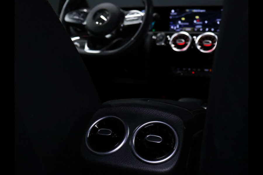 Mercedes-Benz A-Klasse 250 e Business Solution AMG Limited [SCHUIFKANTELDAK, APPLE CARPLAY, DIGITAL DASH, CAMERA, CRUISE, HALF LEDER, STOELVERWARMING, FLIPPERS, CLIMATE CONTROL, SFEERVERLICHTING, NAVIGATIE, NIEUWSTAAT]