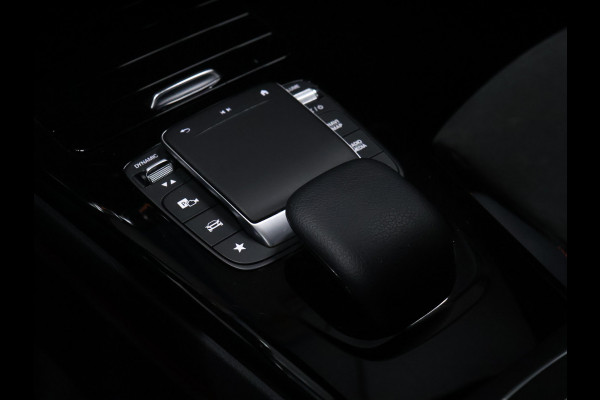 Mercedes-Benz A-Klasse 250 e Business Solution AMG Limited [SCHUIFKANTELDAK, APPLE CARPLAY, DIGITAL DASH, CAMERA, CRUISE, HALF LEDER, STOELVERWARMING, FLIPPERS, CLIMATE CONTROL, SFEERVERLICHTING, NAVIGATIE, NIEUWSTAAT]