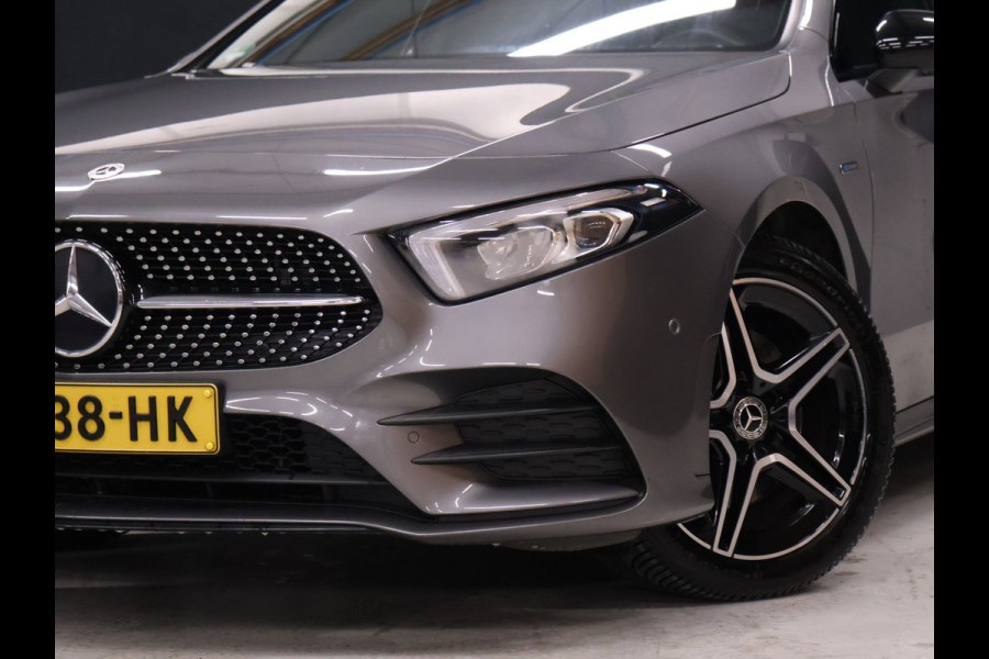 Mercedes-Benz A-Klasse 250 e Business Solution AMG Limited [SCHUIFKANTELDAK, APPLE CARPLAY, DIGITAL DASH, CAMERA, CRUISE, HALF LEDER, STOELVERWARMING, FLIPPERS, CLIMATE CONTROL, SFEERVERLICHTING, NAVIGATIE, NIEUWSTAAT]