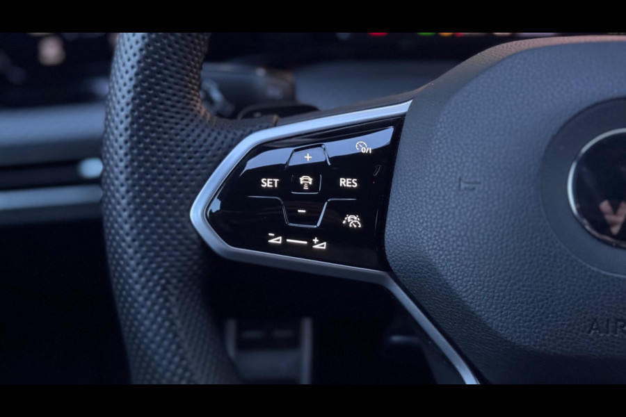 Volkswagen Golf 1.5 eTSI R-Line Pano/H&K/Matrix/Camera