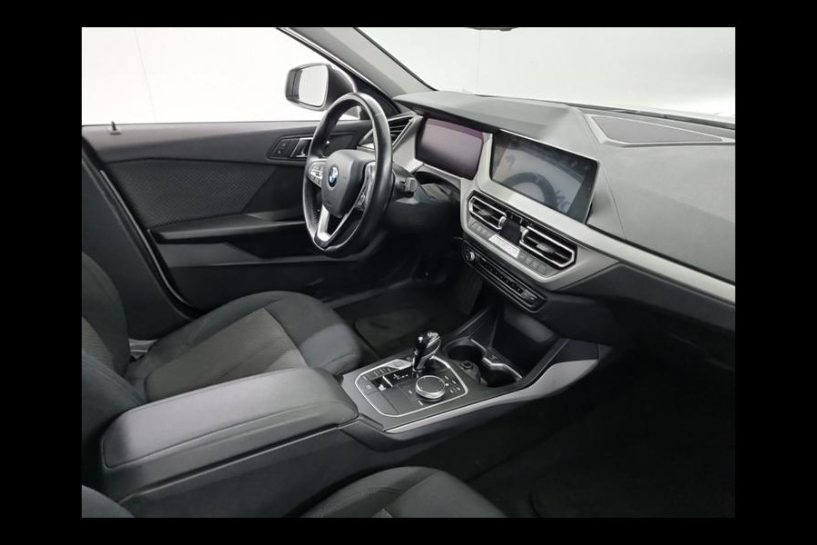 BMW 1-serie 118i Aut. Executive Bus. Edition | LED | Navi | LMV | Virtual Live Cockpit |