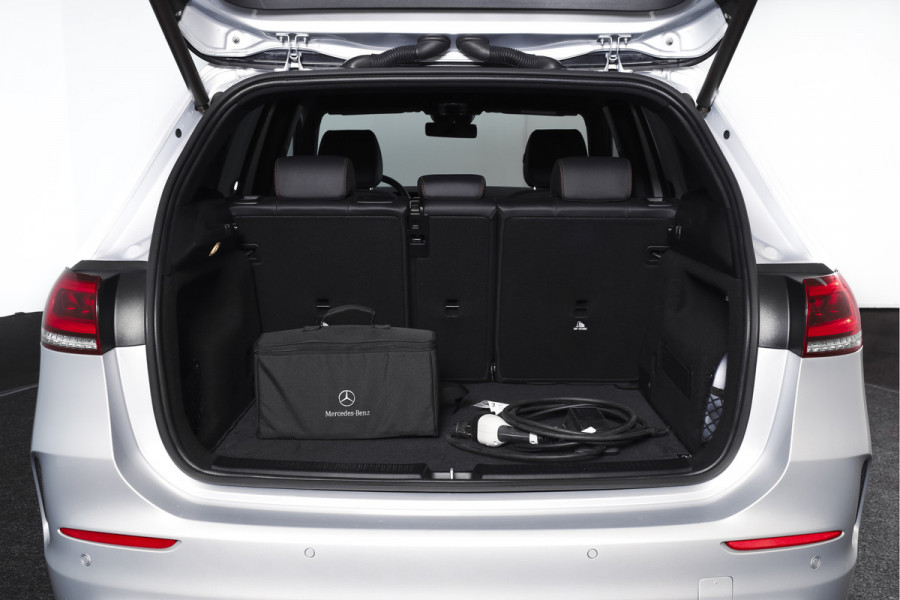 Mercedes-Benz B-Klasse 250 e AMG Line Hybride - Automaat | Dig. Cockpit | Cruise | Stoelverw. | PDC | Camera | NAV | ECC | Elek. Klep | Afn. Trekhaak | LM 18" |