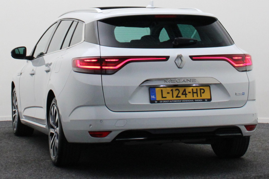 Renault Mégane Estate 1.6 E-Tech Plug-In Hybrid 160 R.S. Line Leer, Schuif-/Kanteldak, Apple Carplay, BOSE, Trekhaak, Camera