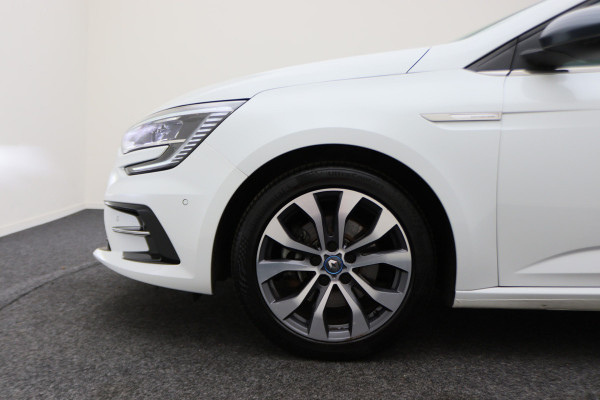 Renault Mégane Estate 1.6 E-Tech Plug-In Hybrid 160 R.S. Line Leer, Schuif-/Kanteldak, Apple Carplay, BOSE, Trekhaak, Camera