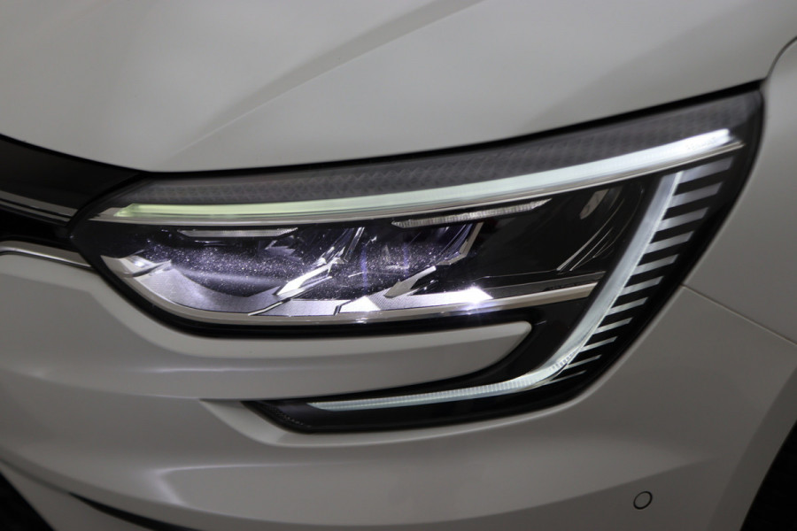 Renault Mégane Estate 1.6 E-Tech Plug-In Hybrid 160 R.S. Line Leer, Schuif-/Kanteldak, Apple Carplay, BOSE, Trekhaak, Camera