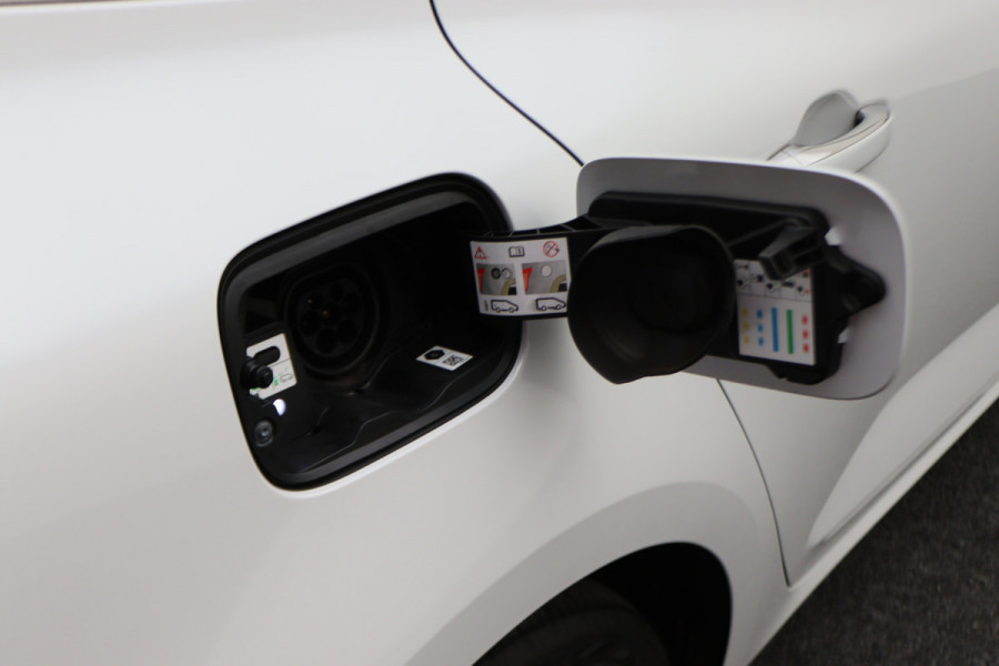 Renault Mégane Estate 1.6 E-Tech Plug-In Hybrid 160 R.S. Line Leer, Schuif-/Kanteldak, Apple Carplay, BOSE, Trekhaak, Camera