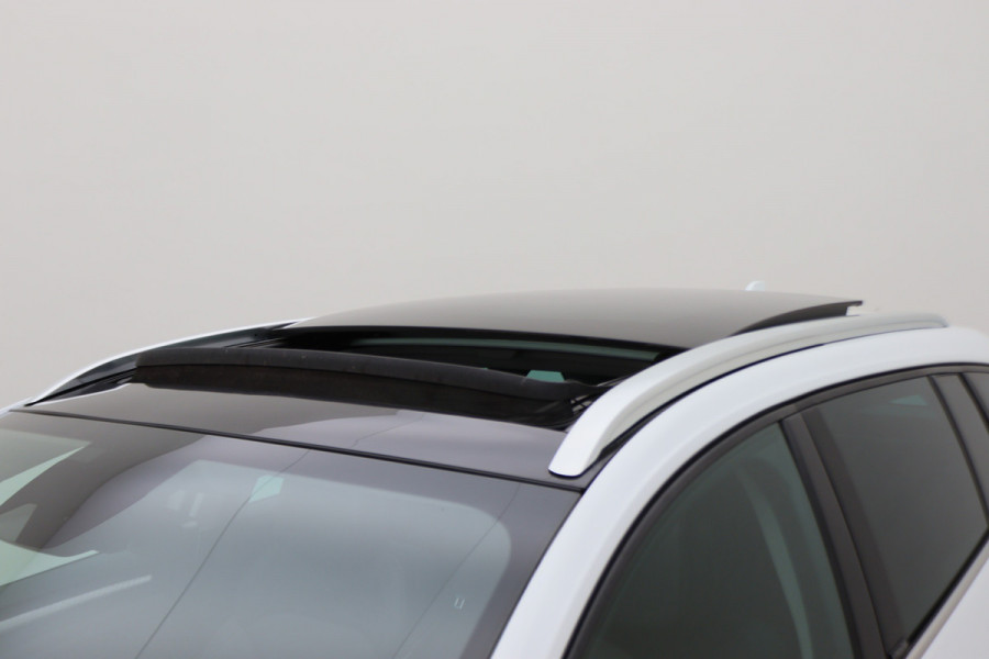 Renault Mégane Estate 1.6 E-Tech Plug-In Hybrid 160 R.S. Line Leer, Schuif-/Kanteldak, Apple Carplay, BOSE, Trekhaak, Camera