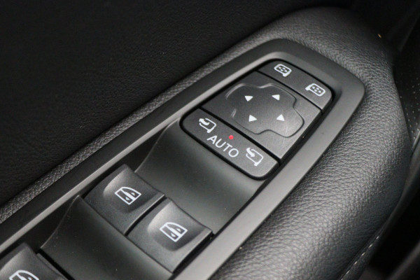 Renault Mégane Estate 1.6 E-Tech Plug-In Hybrid 160 R.S. Line Leer, Schuif-/Kanteldak, Apple Carplay, BOSE, Trekhaak, Camera