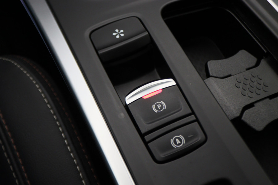 Renault Mégane Estate 1.6 E-Tech Plug-In Hybrid 160 R.S. Line Leer, Schuif-/Kanteldak, Apple Carplay, BOSE, Trekhaak, Camera