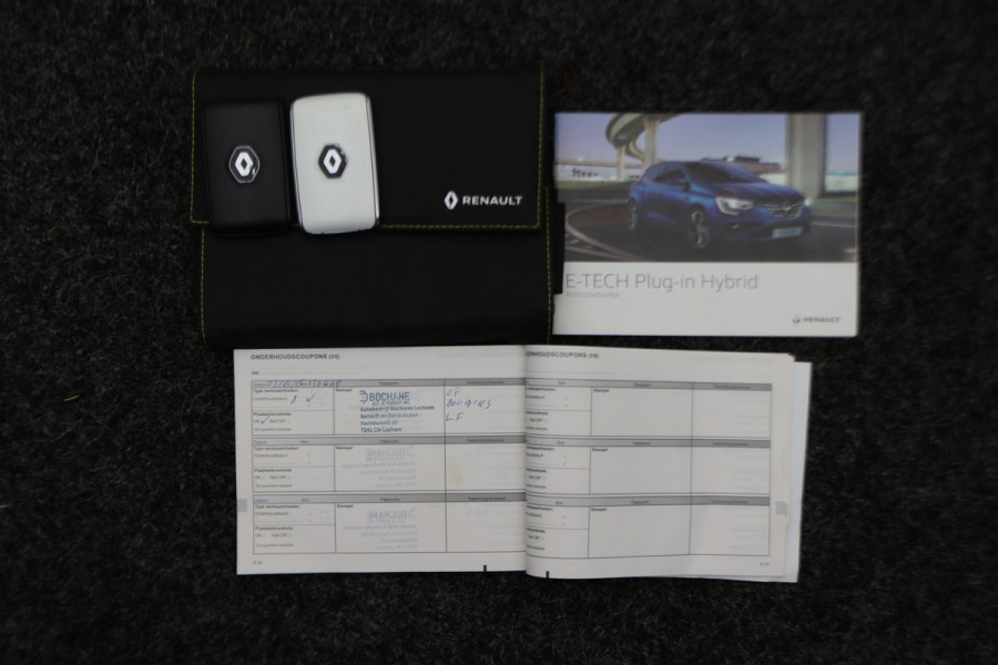 Renault Mégane Estate 1.6 E-Tech Plug-In Hybrid 160 R.S. Line Leer, Schuif-/Kanteldak, Apple Carplay, BOSE, Trekhaak, Camera