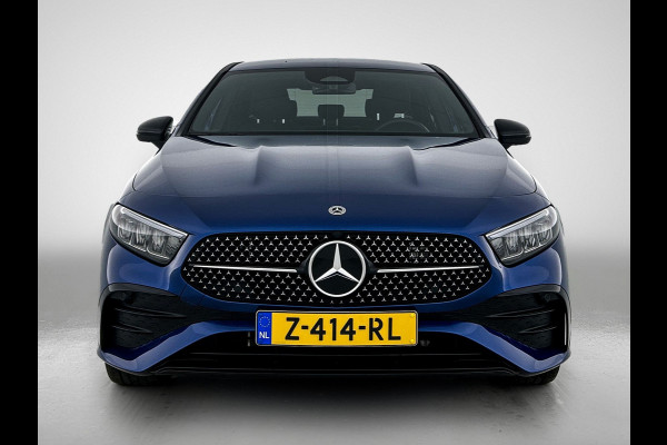 Mercedes-Benz A-Klasse 250 e AMG Plug-In Hybride AMG Line | Night Pakket | Trekhaak | Sfeerverlichting  | Achteruitrijcamera | Stuur en Stoelverwarming. Inclusief 24 maanden MB Certified garantie voor Europa.