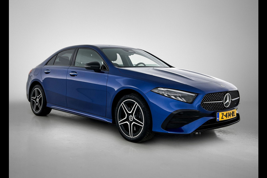 Mercedes-Benz A-Klasse 250 e AMG Plug-In Hybride AMG Line | Night Pakket | Trekhaak | Sfeerverlichting  | Achteruitrijcamera | Stuur en Stoelverwarming. Inclusief 24 maanden MB Certified garantie voor Europa.