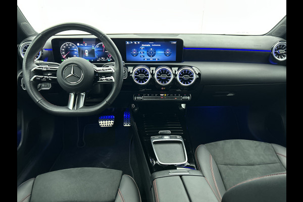 Mercedes-Benz A-Klasse 250 e AMG Plug-In Hybride AMG Line | Night Pakket | Trekhaak | Sfeerverlichting  | Achteruitrijcamera | Stuur en Stoelverwarming. Inclusief 24 maanden MB Certified garantie voor Europa.