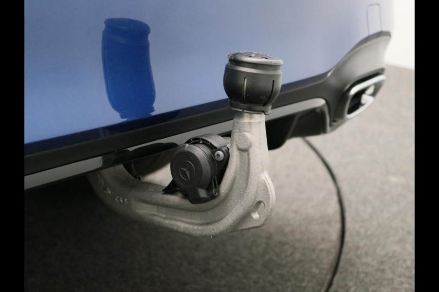 Mercedes-Benz A-Klasse 250 e AMG Plug-In Hybride AMG Line | Night Pakket | Trekhaak | Sfeerverlichting  | Achteruitrijcamera | Stuur en Stoelverwarming. Inclusief 24 maanden MB Certified garantie voor Europa.