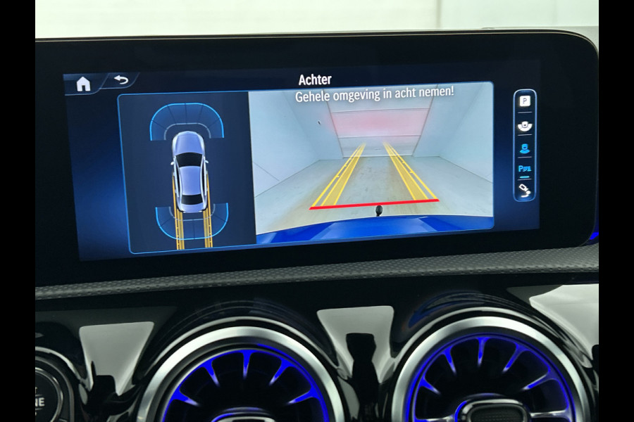 Mercedes-Benz A-Klasse 250 e AMG Plug-In Hybride AMG Line | Night Pakket | Trekhaak | Sfeerverlichting  | Achteruitrijcamera | Stuur en Stoelverwarming. Inclusief 24 maanden MB Certified garantie voor Europa.