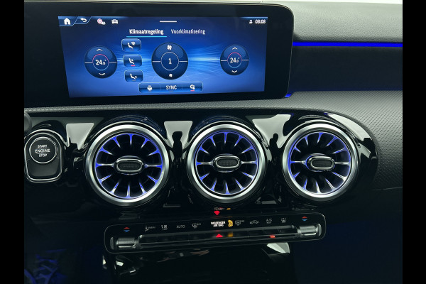 Mercedes-Benz A-Klasse 250 e AMG Plug-In Hybride AMG Line | Night Pakket | Trekhaak | Sfeerverlichting  | Achteruitrijcamera | Stuur en Stoelverwarming. Inclusief 24 maanden MB Certified garantie voor Europa.