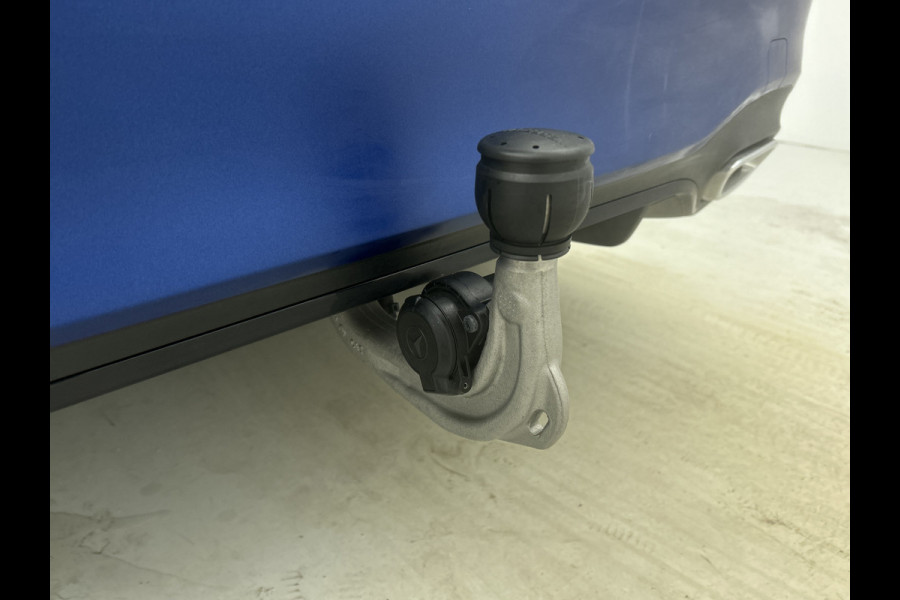 Mercedes-Benz A-Klasse 250 e AMG Plug-In Hybride AMG Line | Night Pakket | Trekhaak | Sfeerverlichting  | Achteruitrijcamera | Stuur en Stoelverwarming. Inclusief 24 maanden MB Certified garantie voor Europa.