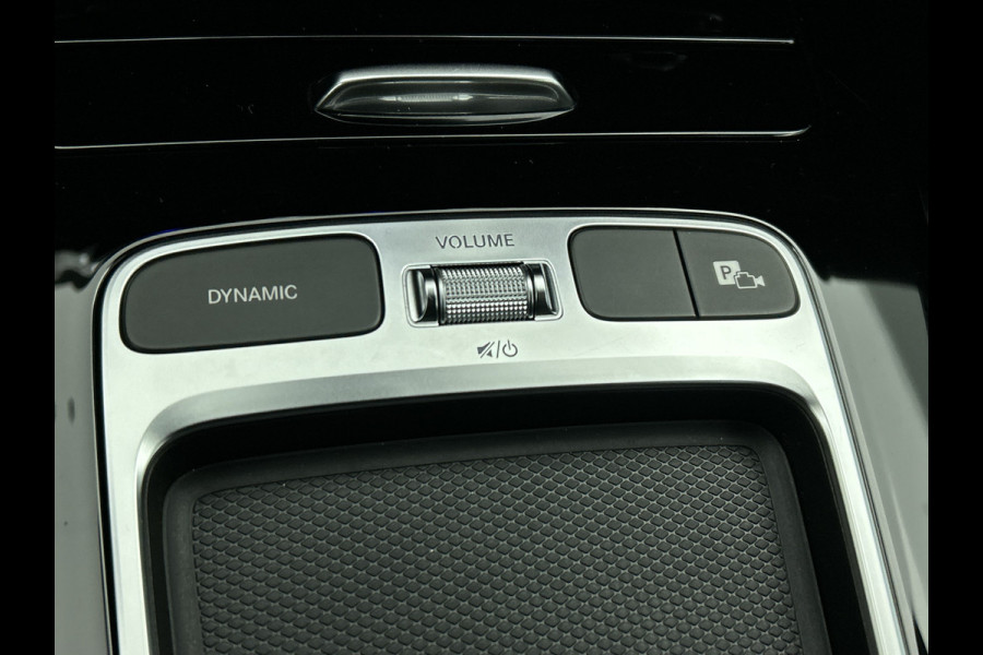 Mercedes-Benz A-Klasse 250 e AMG Plug-In Hybride AMG Line | Night Pakket | Trekhaak | Sfeerverlichting  | Achteruitrijcamera | Stuur en Stoelverwarming. Inclusief 24 maanden MB Certified garantie voor Europa.