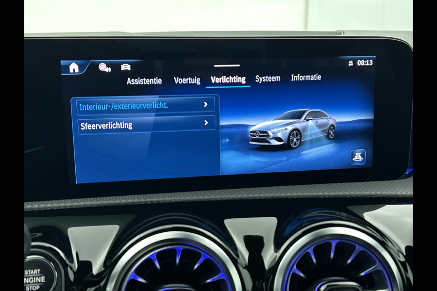 Mercedes-Benz A-Klasse 250 e AMG Plug-In Hybride AMG Line | Night Pakket | Trekhaak | Sfeerverlichting  | Achteruitrijcamera | Stuur en Stoelverwarming. Inclusief 24 maanden MB Certified garantie voor Europa.