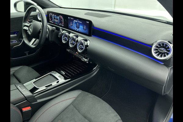 Mercedes-Benz A-Klasse 250 e AMG Plug-In Hybride AMG Line | Night Pakket | Trekhaak | Sfeerverlichting  | Achteruitrijcamera | Stuur en Stoelverwarming. Inclusief 24 maanden MB Certified garantie voor Europa.