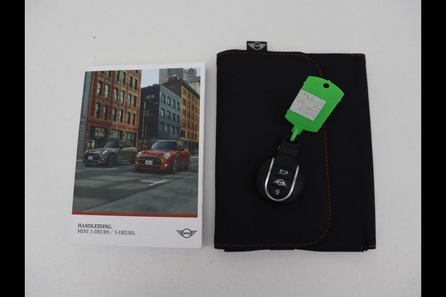 MINI Cooper S 2.0 60 Years | Panoramadak | Stoelverwarming | Leder | Head-Up | Park Assist | Carplay | Navigatie | Keyless | Full LED | Harman/Kardon | Climate control | Cruise control