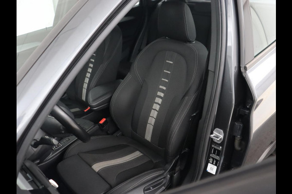 BMW X1 sDrive20i Executive | Sportstoelen | Head-Up | Full LED | Navigatie | DAB | Climate control | Parkeerhulp | Cruise control | Bluetooth