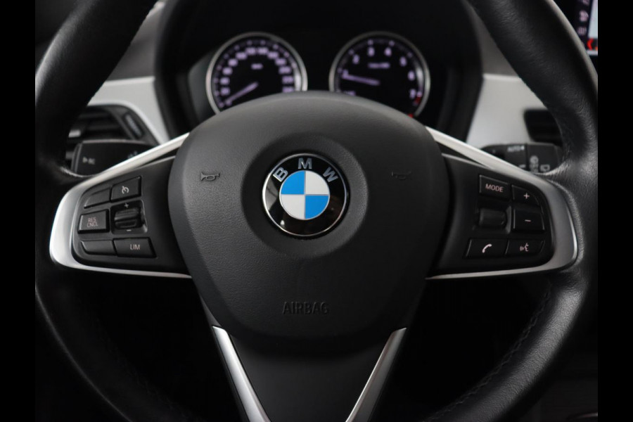 BMW X1 sDrive20i Executive | Sportstoelen | Head-Up | Full LED | Navigatie | DAB | Climate control | Parkeerhulp | Cruise control | Bluetooth