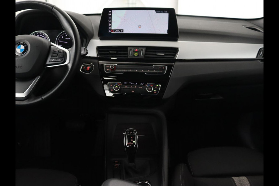BMW X1 sDrive20i Executive | Sportstoelen | Head-Up | Full LED | Navigatie | DAB | Climate control | Parkeerhulp | Cruise control | Bluetooth