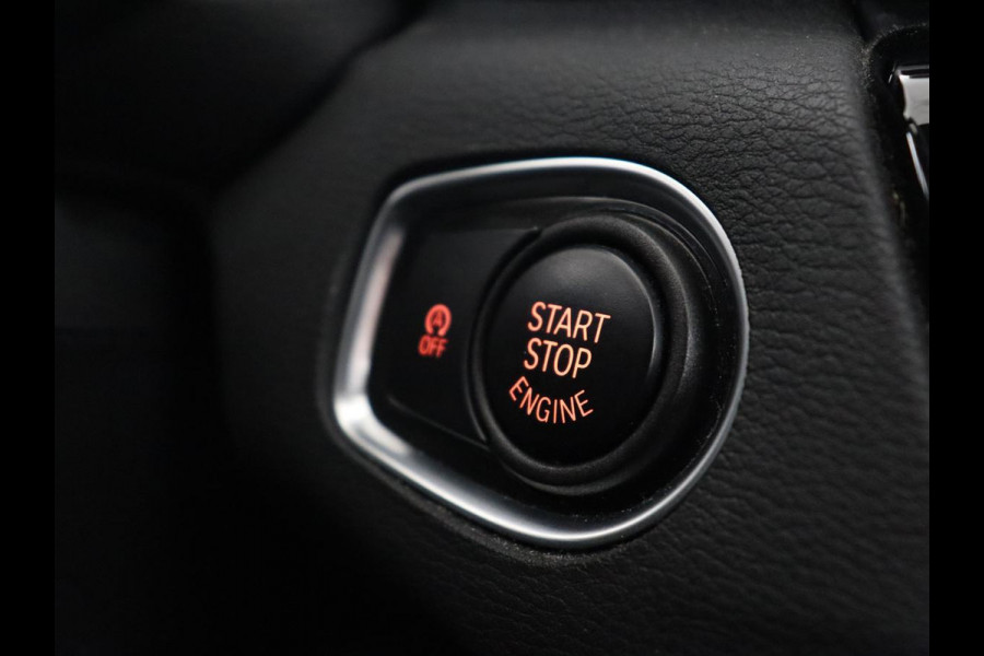 BMW X1 sDrive20i Executive | Sportstoelen | Head-Up | Full LED | Navigatie | DAB | Climate control | Parkeerhulp | Cruise control | Bluetooth