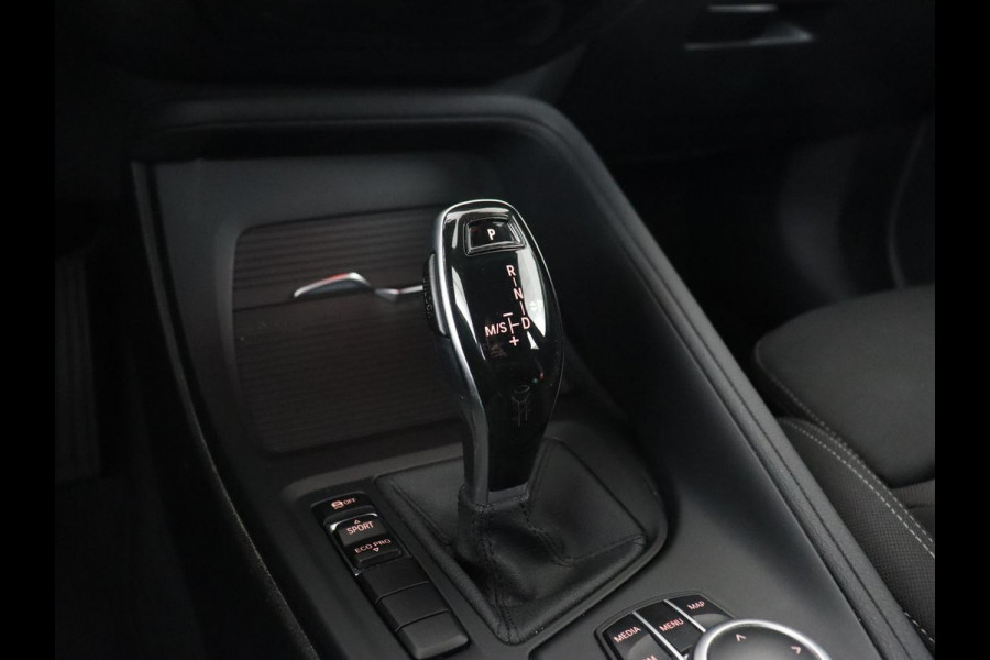 BMW X1 sDrive20i Executive | Sportstoelen | Head-Up | Full LED | Navigatie | DAB | Climate control | Parkeerhulp | Cruise control | Bluetooth