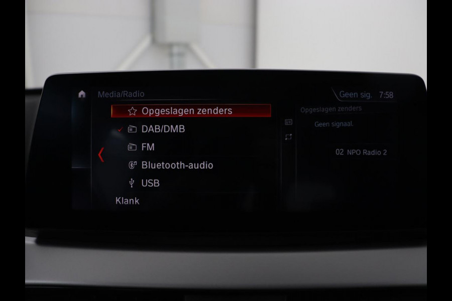 BMW X1 sDrive20i Executive | Sportstoelen | Head-Up | Full LED | Navigatie | DAB | Climate control | Parkeerhulp | Cruise control | Bluetooth