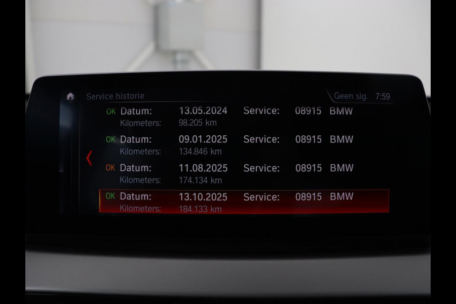 BMW X1 sDrive20i Executive | Sportstoelen | Head-Up | Full LED | Navigatie | DAB | Climate control | Parkeerhulp | Cruise control | Bluetooth