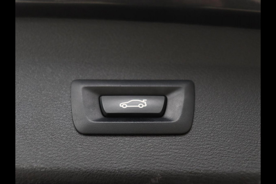 BMW X1 sDrive20i Executive | Sportstoelen | Head-Up | Full LED | Navigatie | DAB | Climate control | Parkeerhulp | Cruise control | Bluetooth