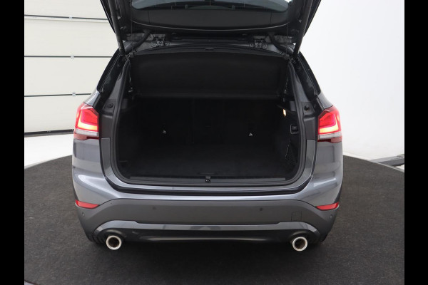 BMW X1 sDrive20i Executive | Sportstoelen | Head-Up | Full LED | Navigatie | DAB | Climate control | Parkeerhulp | Cruise control | Bluetooth