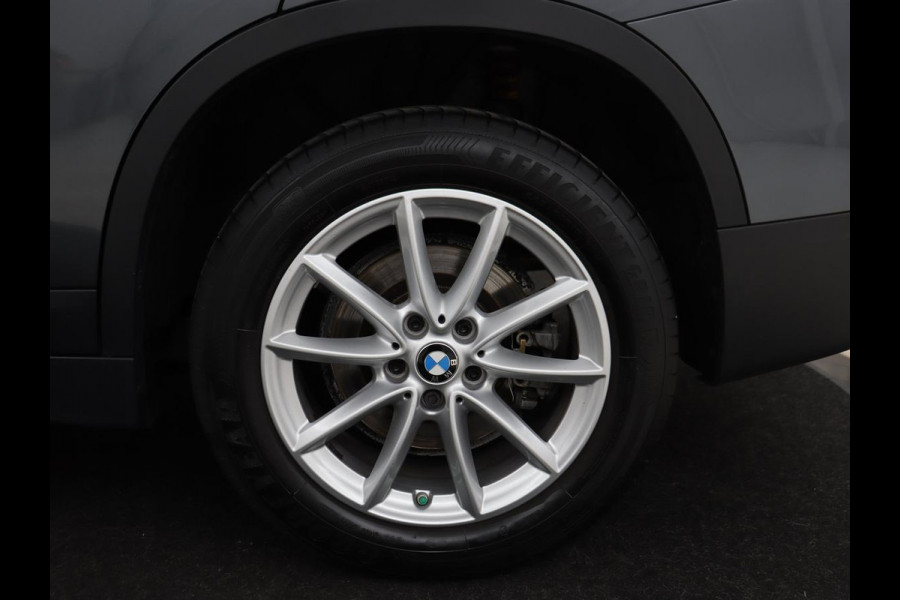 BMW X1 sDrive20i Executive | Sportstoelen | Head-Up | Full LED | Navigatie | DAB | Climate control | Parkeerhulp | Cruise control | Bluetooth