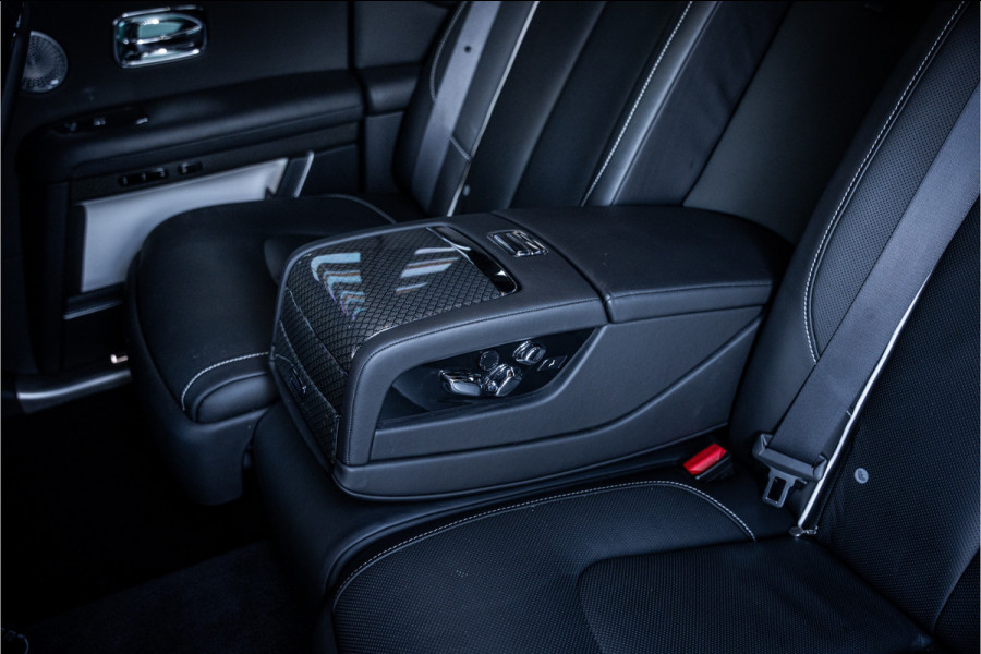 Rolls-Royce Ghost 6.75 V12 - Black Badge | Sterrenhemel | Bespoke Audio | Stoelkoeling & Massage