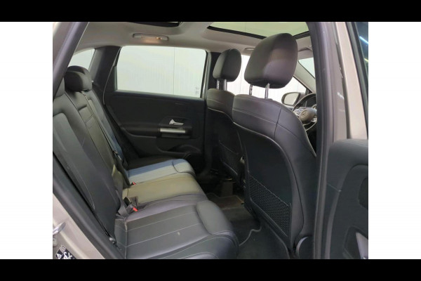 Mercedes-Benz B-Klasse 200 Business Solution Luxury NL AUTO | WIDESCREEN | PANO | CAMERA | TREKHAAK